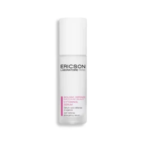Sérum dans un flacon blanc