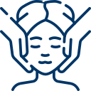 Un visage avec des mains effectuant un massage
